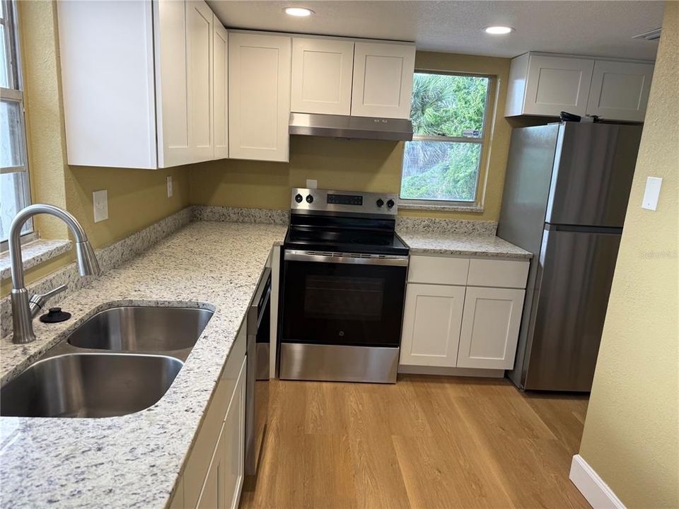For Sale: $159,000 (2 beds, 2 baths, 1034 Square Feet)