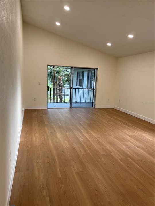 For Sale: $159,000 (2 beds, 2 baths, 1034 Square Feet)