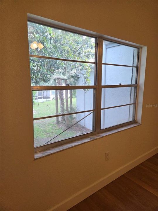 For Sale: $159,000 (2 beds, 2 baths, 1034 Square Feet)