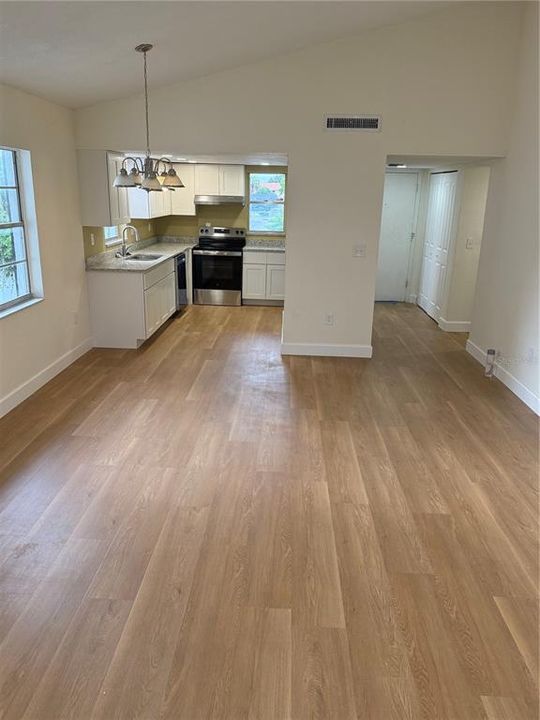 For Sale: $159,000 (2 beds, 2 baths, 1034 Square Feet)