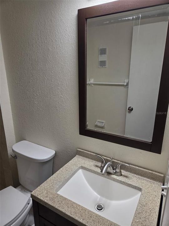 For Sale: $159,000 (2 beds, 2 baths, 1034 Square Feet)