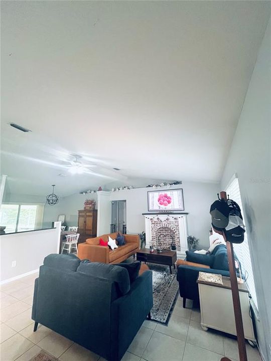 For Sale: $315,000 (3 beds, 2 baths, 1400 Square Feet)