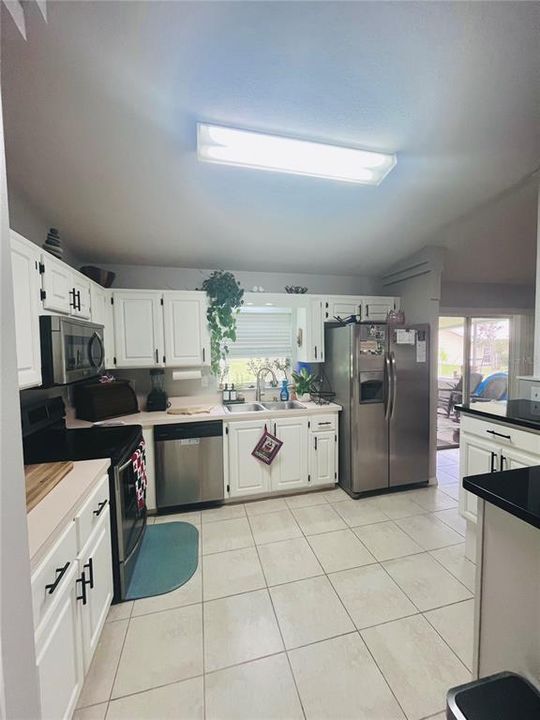 For Sale: $315,000 (3 beds, 2 baths, 1400 Square Feet)