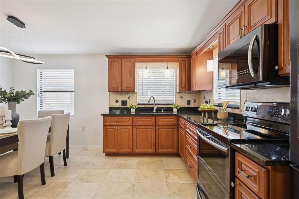 Activo con contrato: $325,000 (3 camas, 1 baños, 1324 Pies cuadrados)