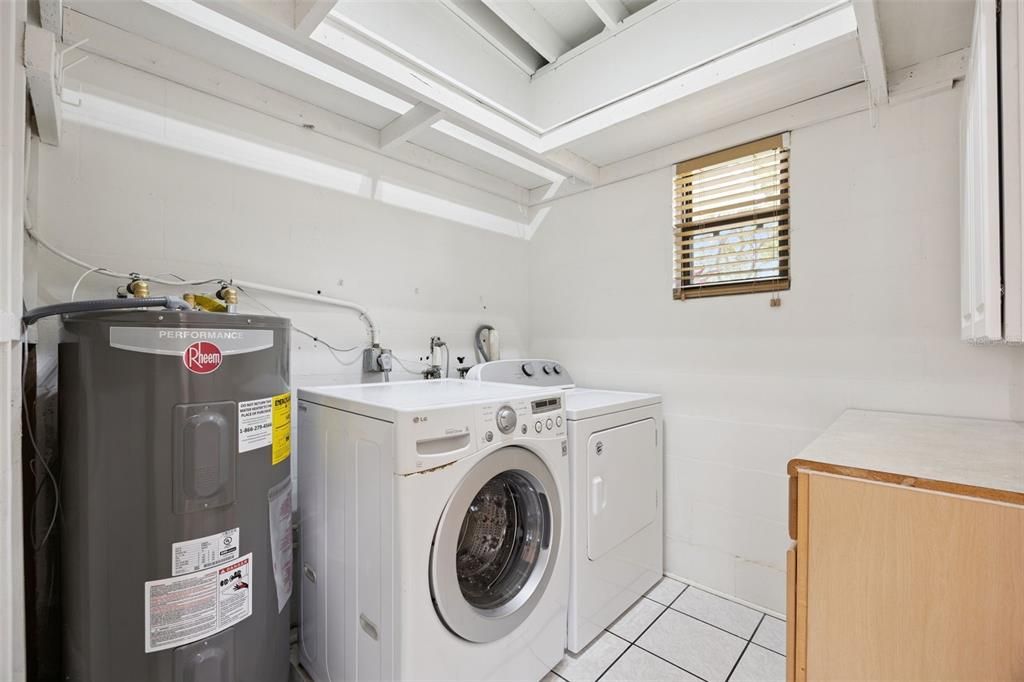 Activo con contrato: $325,000 (3 camas, 1 baños, 1324 Pies cuadrados)