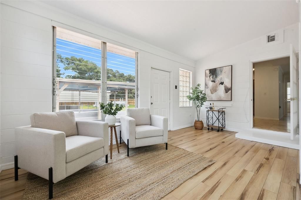Activo con contrato: $325,000 (3 camas, 1 baños, 1324 Pies cuadrados)