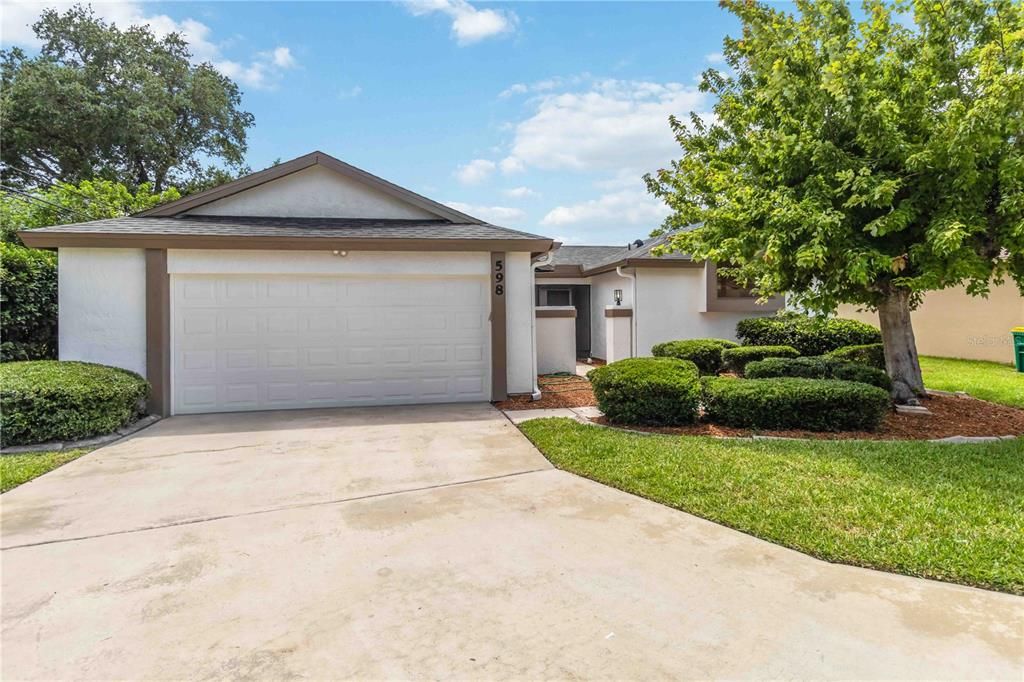 For Sale: $410,000 (3 beds, 2 baths, 1539 Square Feet)