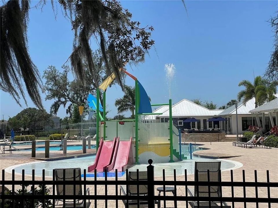 En Venta: $450,000 (4 camas, 2 baños, 2448 Pies cuadrados)