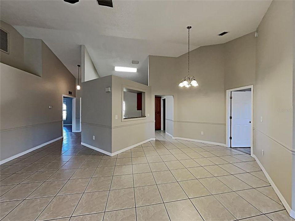 For Sale: $325,000 (4 beds, 2 baths, 1640 Square Feet)