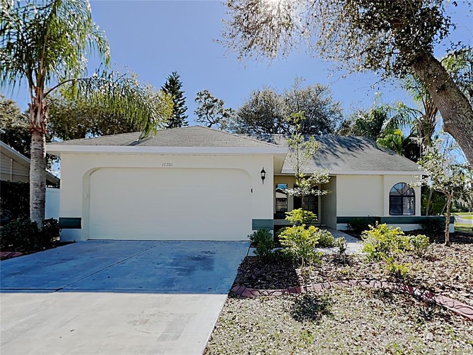 For Sale: $325,000 (4 beds, 2 baths, 1640 Square Feet)