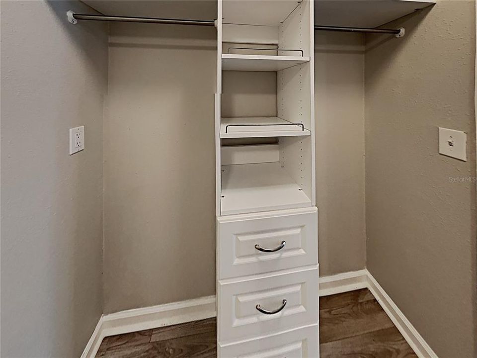 For Sale: $325,000 (4 beds, 2 baths, 1640 Square Feet)