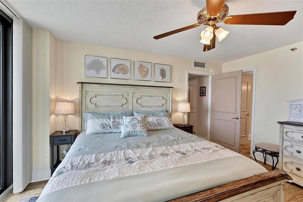 For Sale: $315,000 (2 beds, 2 baths, 1189 Square Feet)