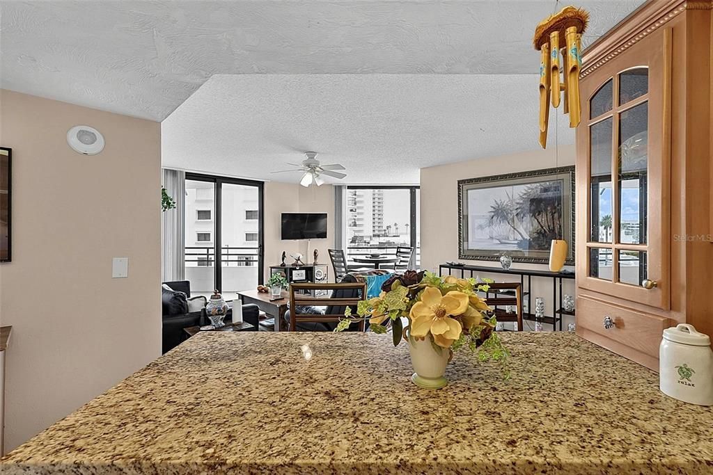 For Sale: $315,000 (2 beds, 2 baths, 1189 Square Feet)