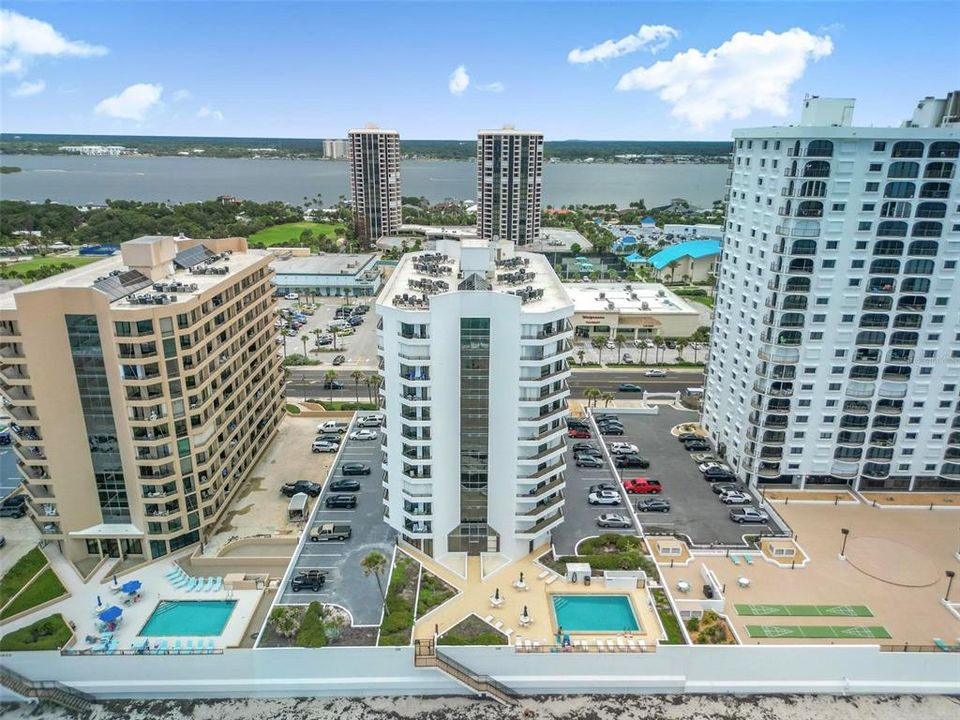 For Sale: $315,000 (2 beds, 2 baths, 1189 Square Feet)