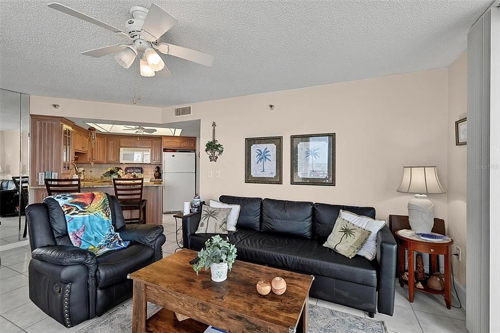 For Sale: $315,000 (2 beds, 2 baths, 1189 Square Feet)