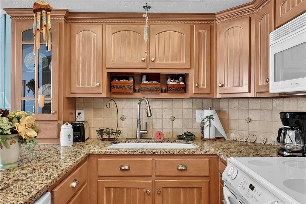 For Sale: $315,000 (2 beds, 2 baths, 1189 Square Feet)