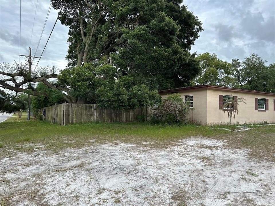 For Sale: $265,000 (4 beds, 1 baths, 1446 Square Feet)