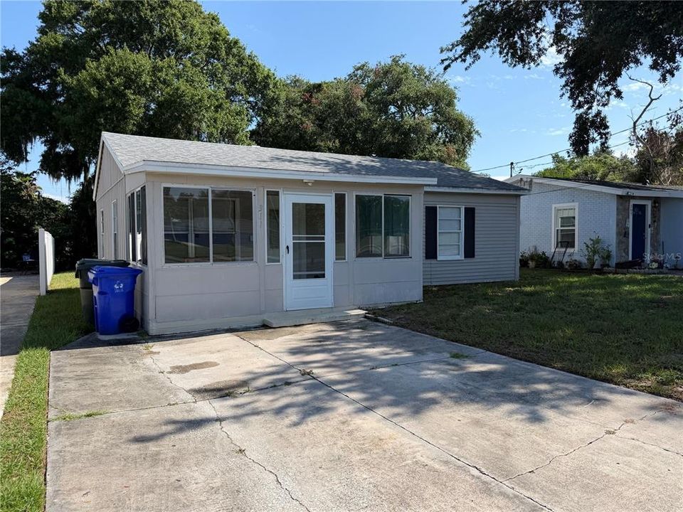 For Sale: $255,000 (3 beds, 2 baths, 875 Square Feet)