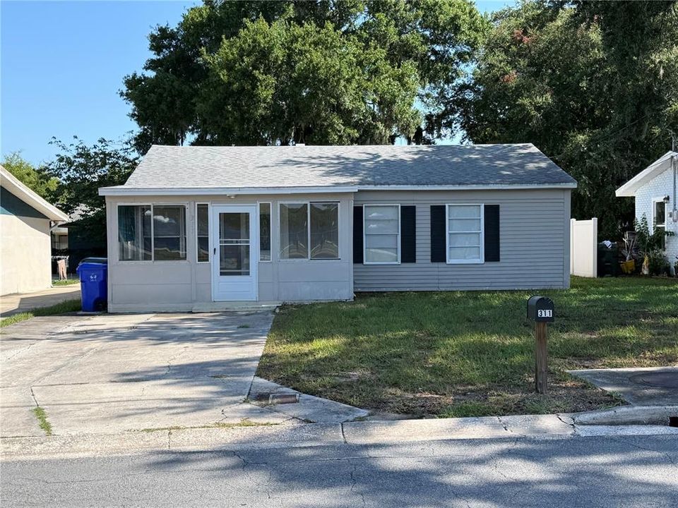 For Sale: $255,000 (3 beds, 2 baths, 875 Square Feet)