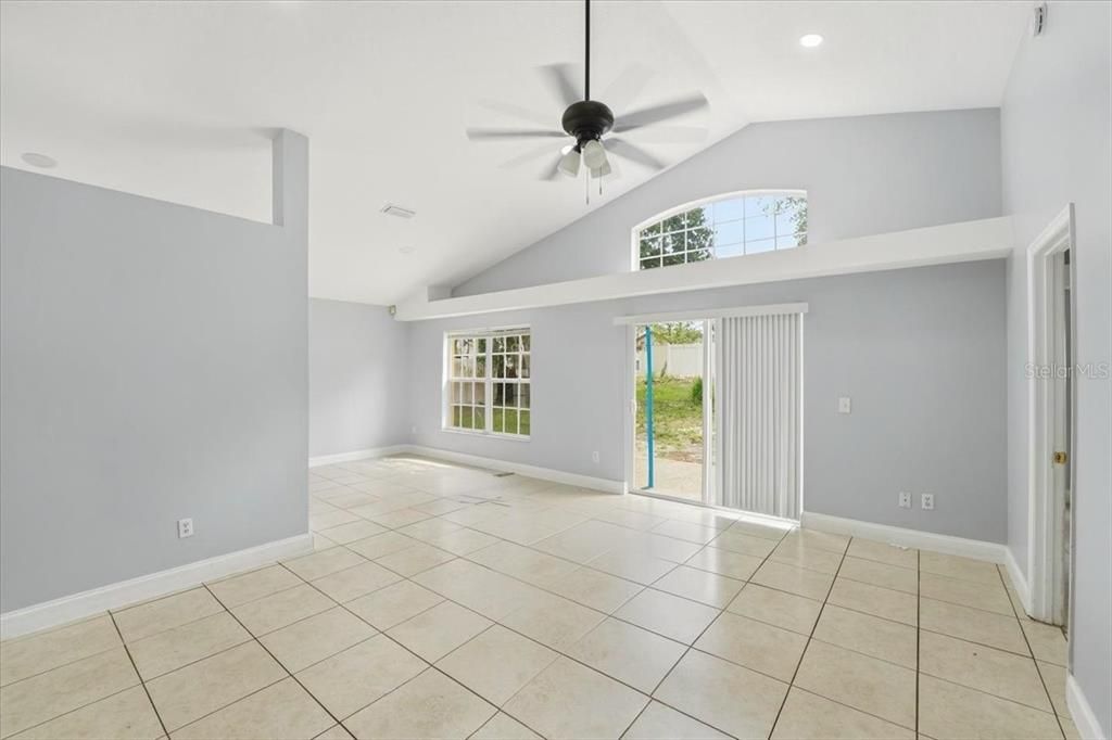 For Sale: $350,000 (3 beds, 2 baths, 1226 Square Feet)