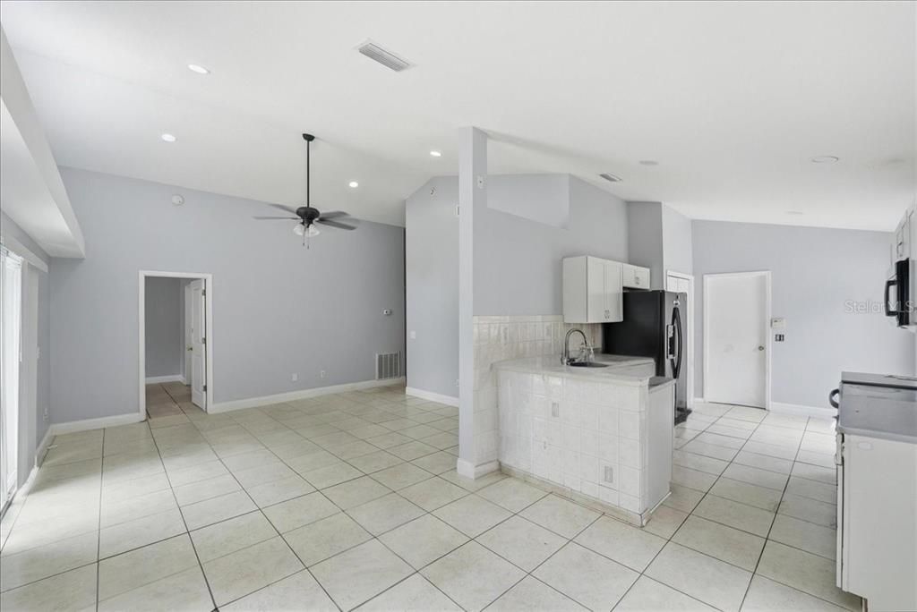 For Sale: $350,000 (3 beds, 2 baths, 1226 Square Feet)