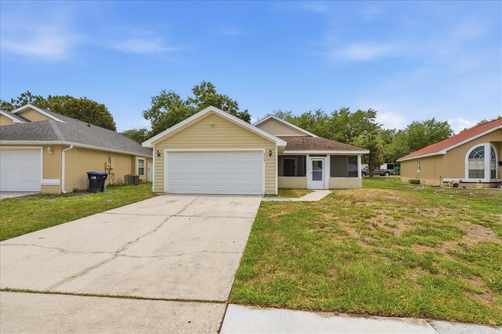 For Sale: $350,000 (3 beds, 2 baths, 1226 Square Feet)