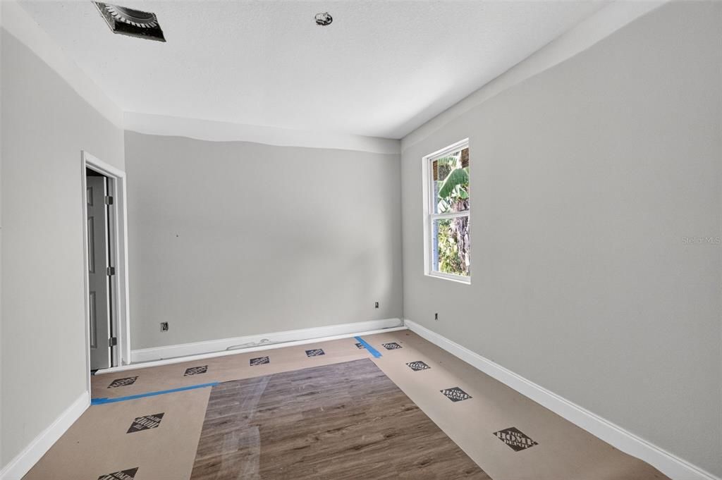For Sale: $174,900 (4 beds, 2 baths, 1636 Square Feet)