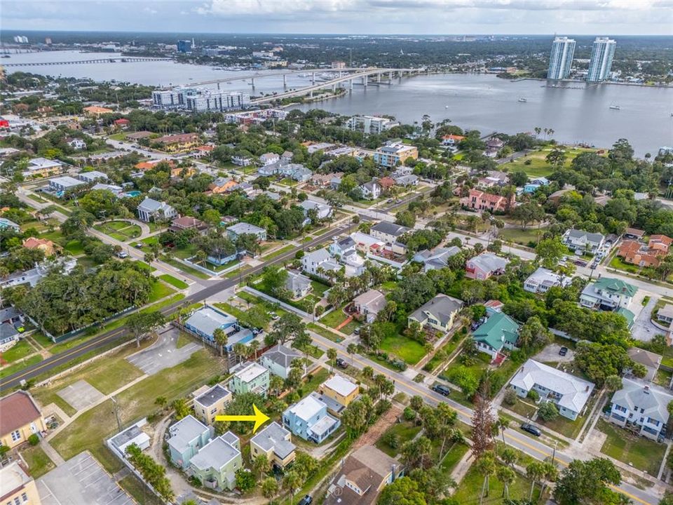 На продажу: $245,000 (2 спален, 2 ванн, 1219 Квадратных фут)