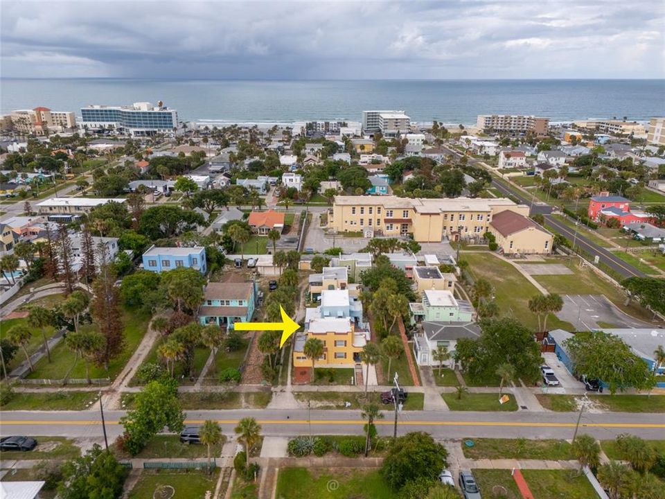На продажу: $245,000 (2 спален, 2 ванн, 1219 Квадратных фут)