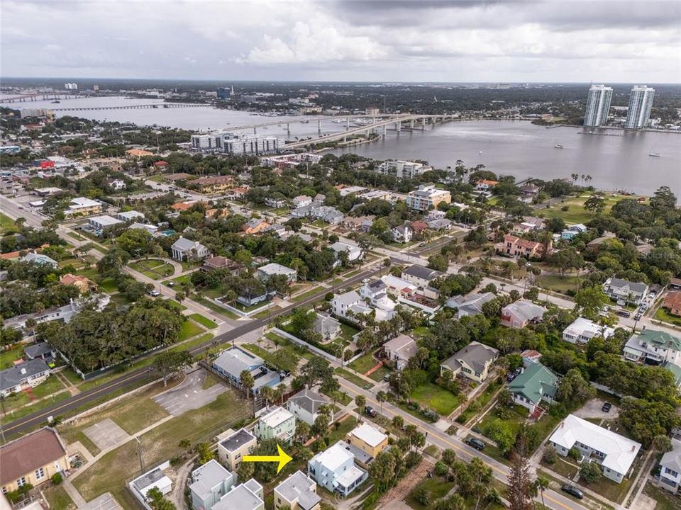 На продажу: $245,000 (2 спален, 2 ванн, 1219 Квадратных фут)
