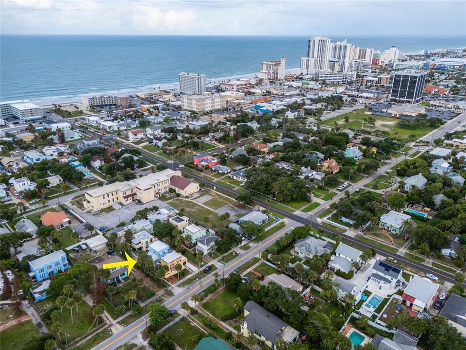 На продажу: $245,000 (2 спален, 2 ванн, 1219 Квадратных фут)