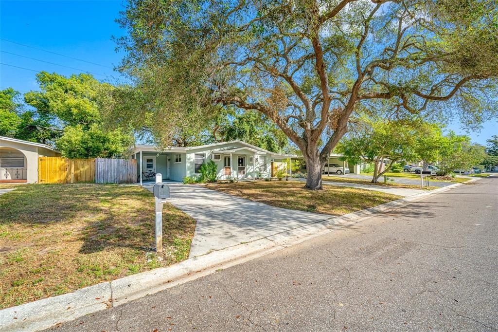For Rent: $1,700 (1 beds, 1 baths, 551 Square Feet)