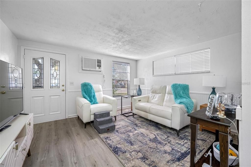 For Rent: $1,700 (1 beds, 1 baths, 551 Square Feet)