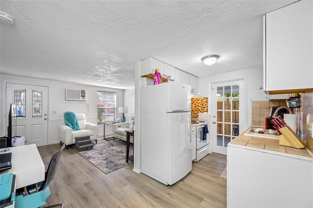 For Rent: $1,700 (1 beds, 1 baths, 551 Square Feet)