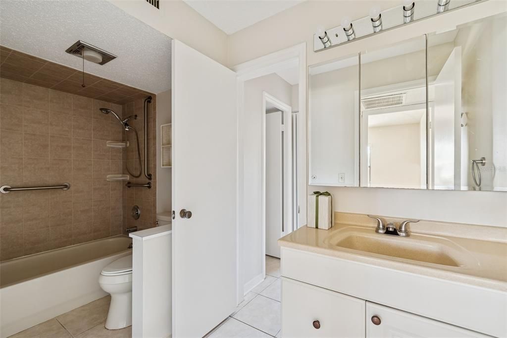 В аренду: $1,500 (2 спален, 1 ванн, 812 Квадратных фут)
