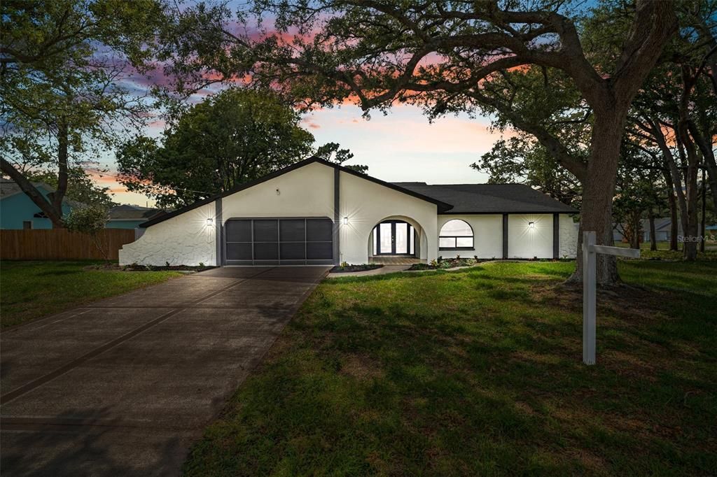 For Sale: $424,900 (3 beds, 3 baths, 1890 Square Feet)