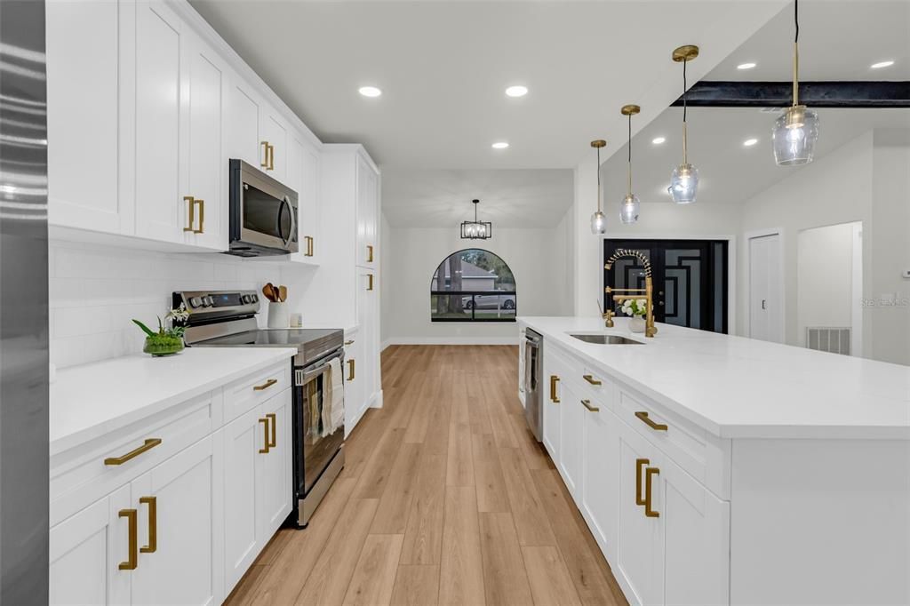 For Sale: $424,900 (3 beds, 3 baths, 1890 Square Feet)
