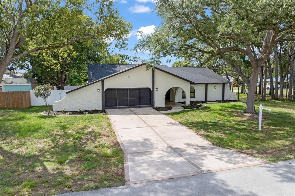 For Sale: $424,900 (3 beds, 3 baths, 1890 Square Feet)