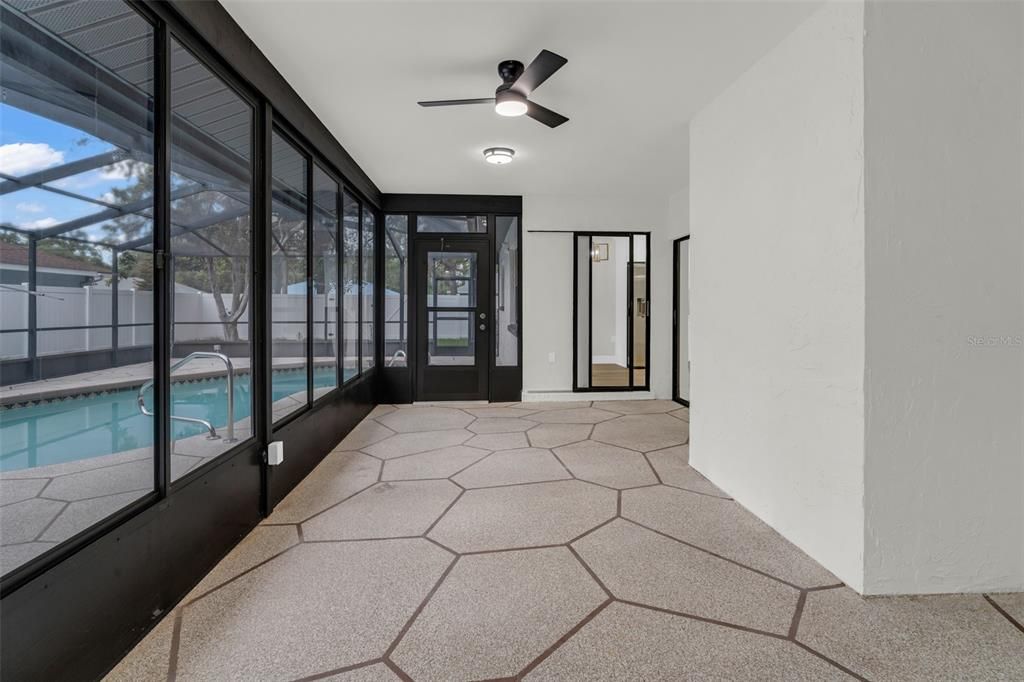 For Sale: $424,900 (3 beds, 3 baths, 1890 Square Feet)