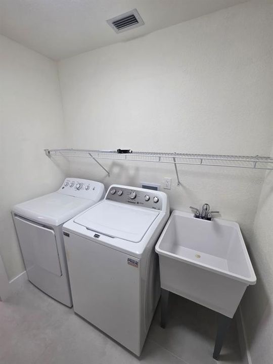 For Sale: $424,900 (3 beds, 3 baths, 1890 Square Feet)