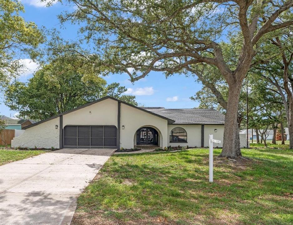 For Sale: $424,900 (3 beds, 3 baths, 1890 Square Feet)