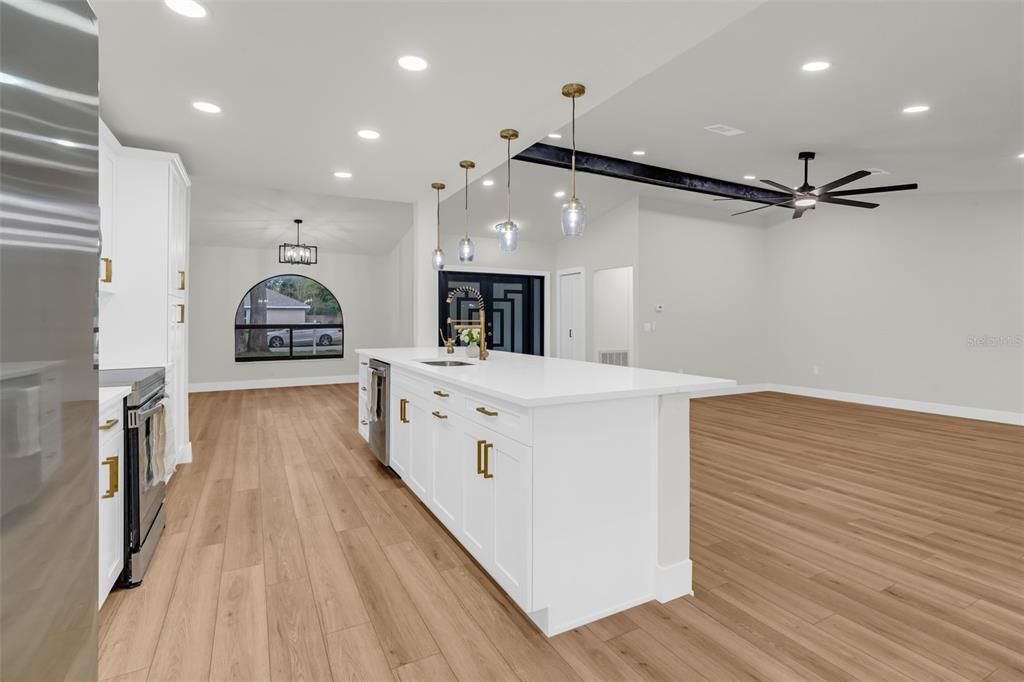For Sale: $424,900 (3 beds, 3 baths, 1890 Square Feet)