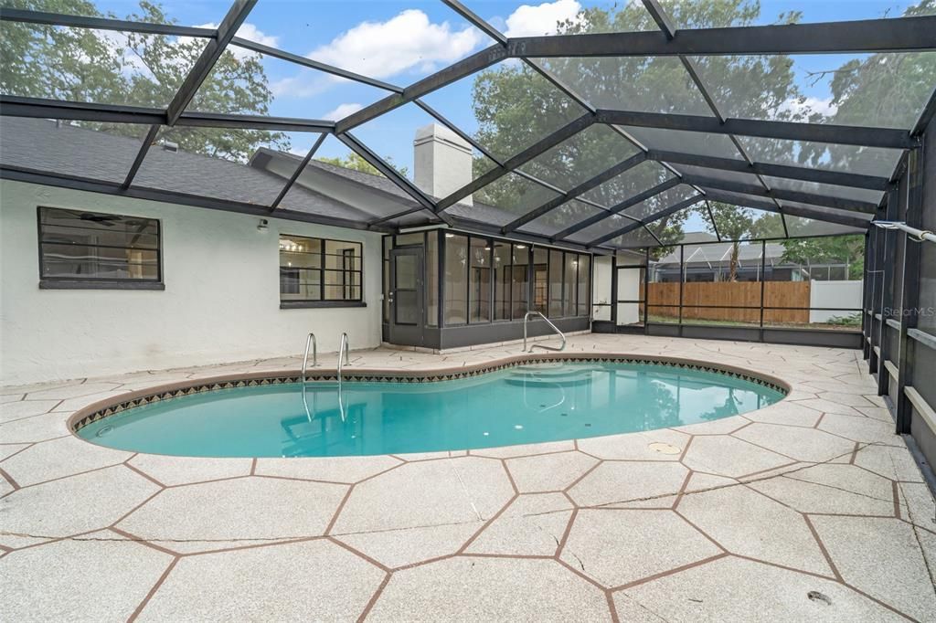 For Sale: $424,900 (3 beds, 3 baths, 1890 Square Feet)