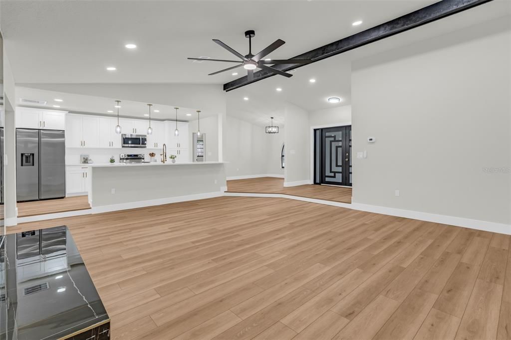 For Sale: $424,900 (3 beds, 3 baths, 1890 Square Feet)