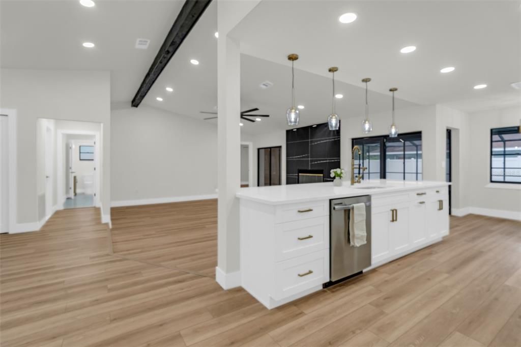 For Sale: $424,900 (3 beds, 3 baths, 1890 Square Feet)