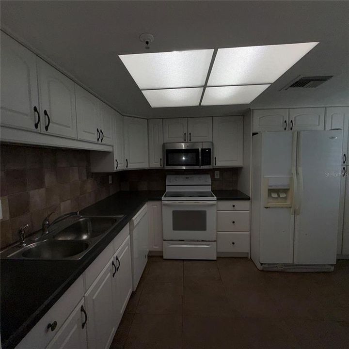 En Venta: $245,000 (2 camas, 2 baños, 1016 Pies cuadrados)