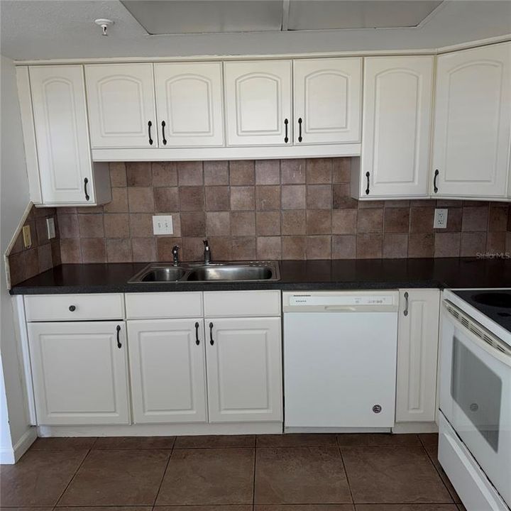 En Venta: $245,000 (2 camas, 2 baños, 1016 Pies cuadrados)