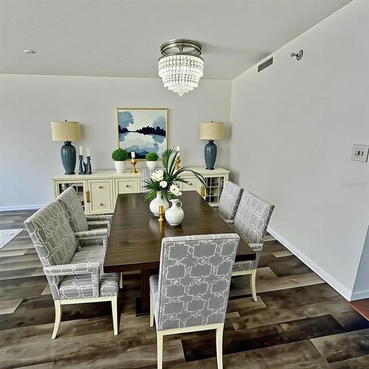 En Venta: $245,000 (2 camas, 2 baños, 1016 Pies cuadrados)