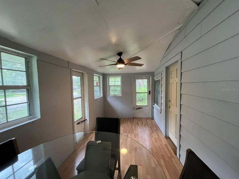For Sale: $141,000 (3 beds, 1 baths, 1104 Square Feet)
