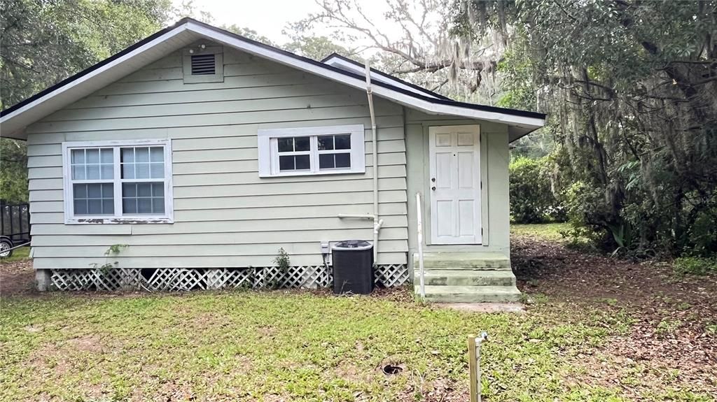 For Sale: $141,000 (3 beds, 1 baths, 1104 Square Feet)